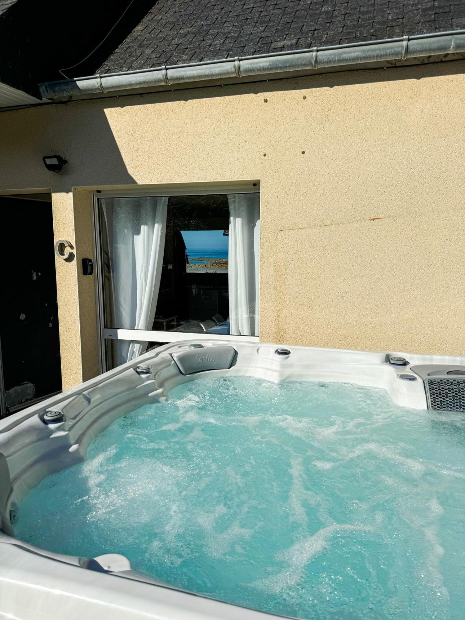 Jacuzzi Professionel Les Pieds Dans L'Eau Plage A 50 M Trévou-Tréguignec Kültér fotó